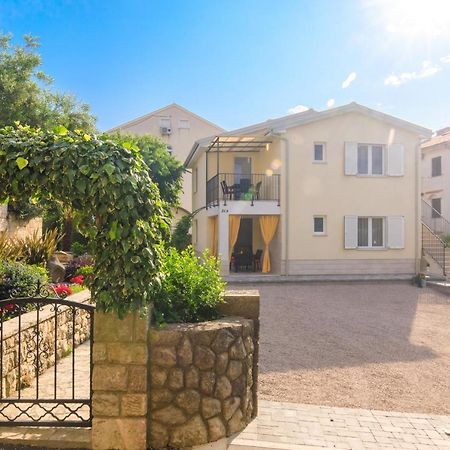 Apartman Ivona U Prizemlju Малинска Экстерьер фото