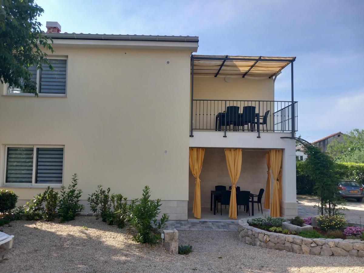 Apartman Ivona U Prizemlju Малинска Экстерьер фото