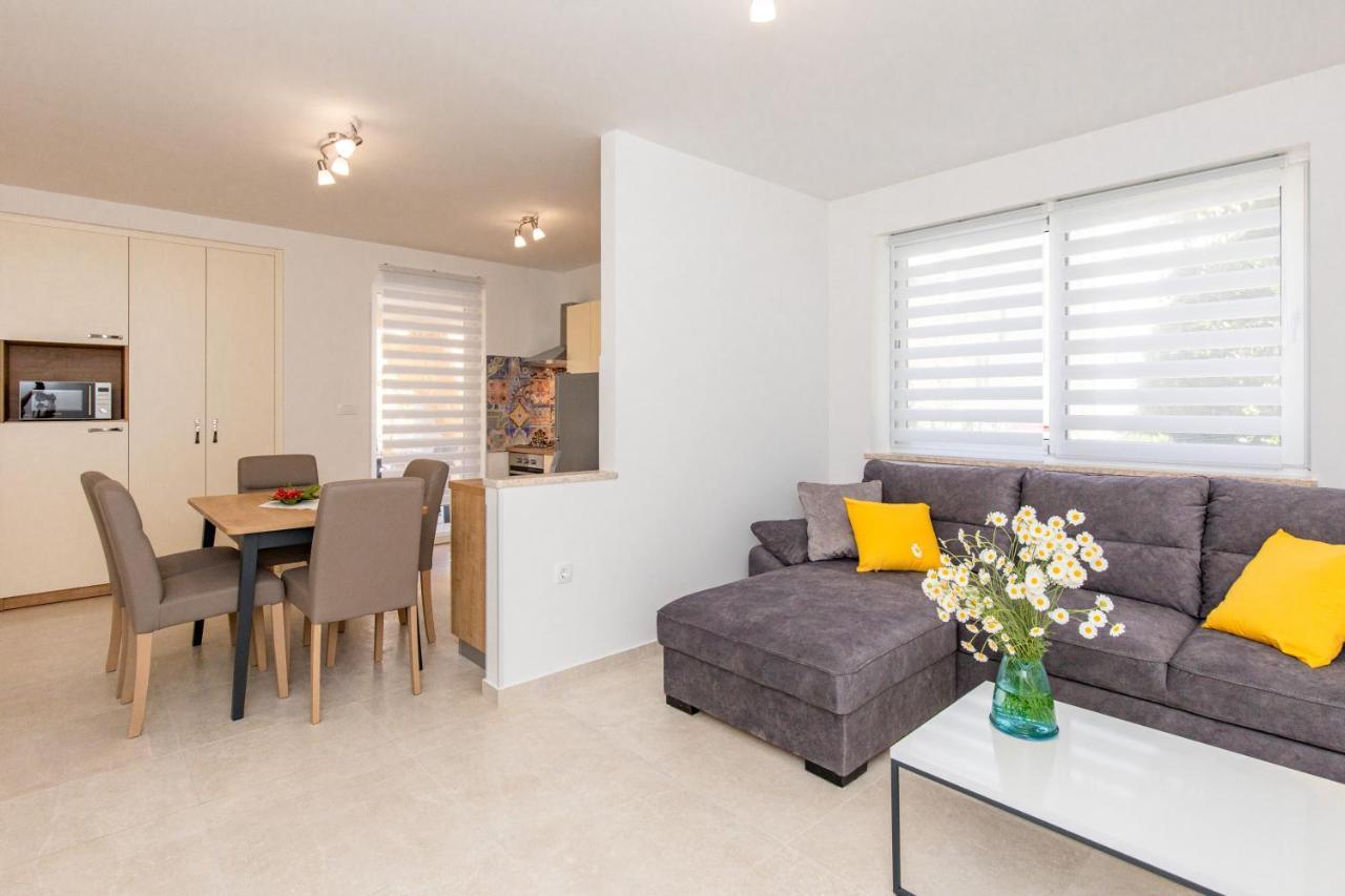 Apartman Ivona U Prizemlju Малинска Экстерьер фото