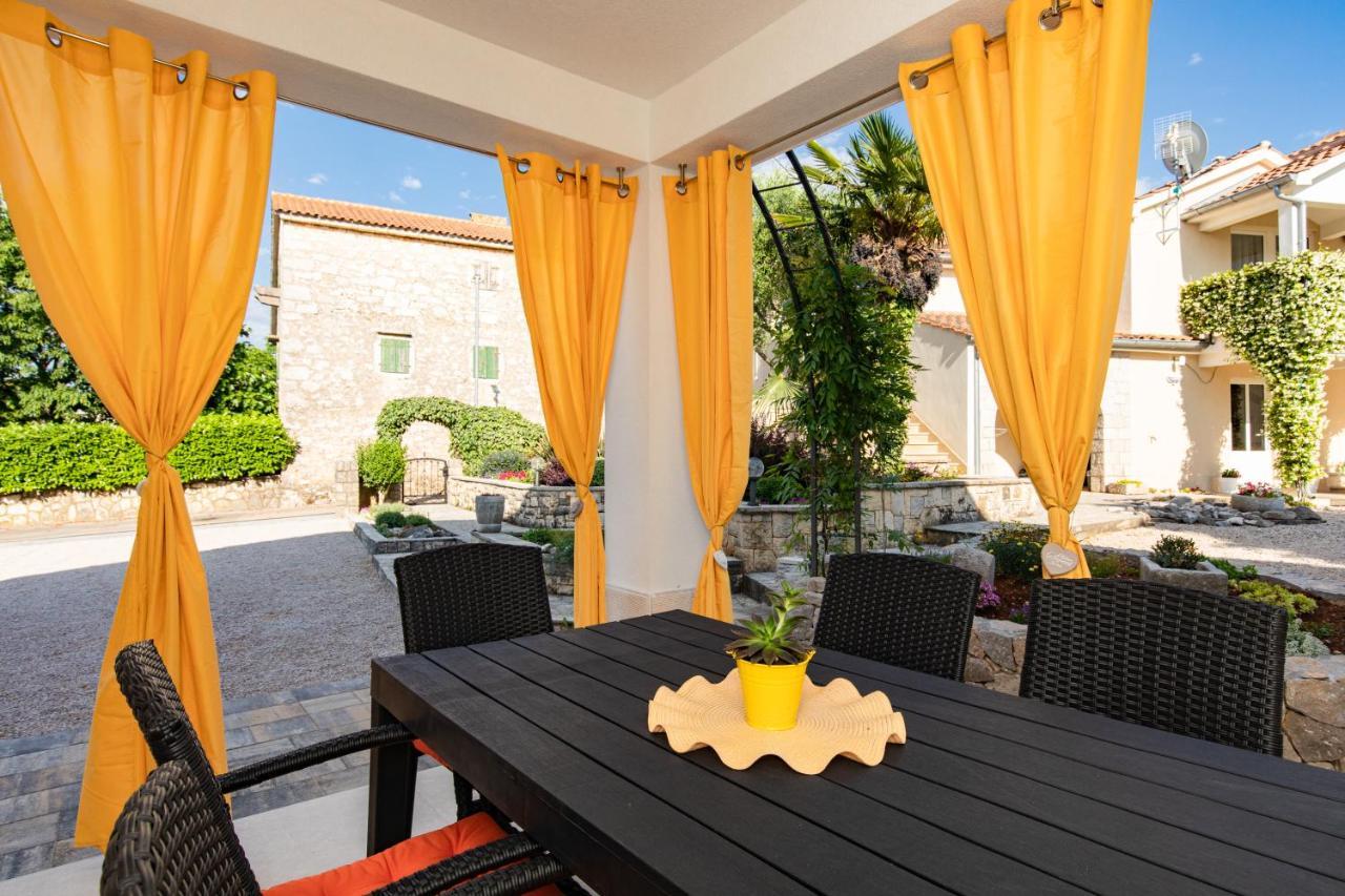 Apartman Ivona U Prizemlju Малинска Экстерьер фото