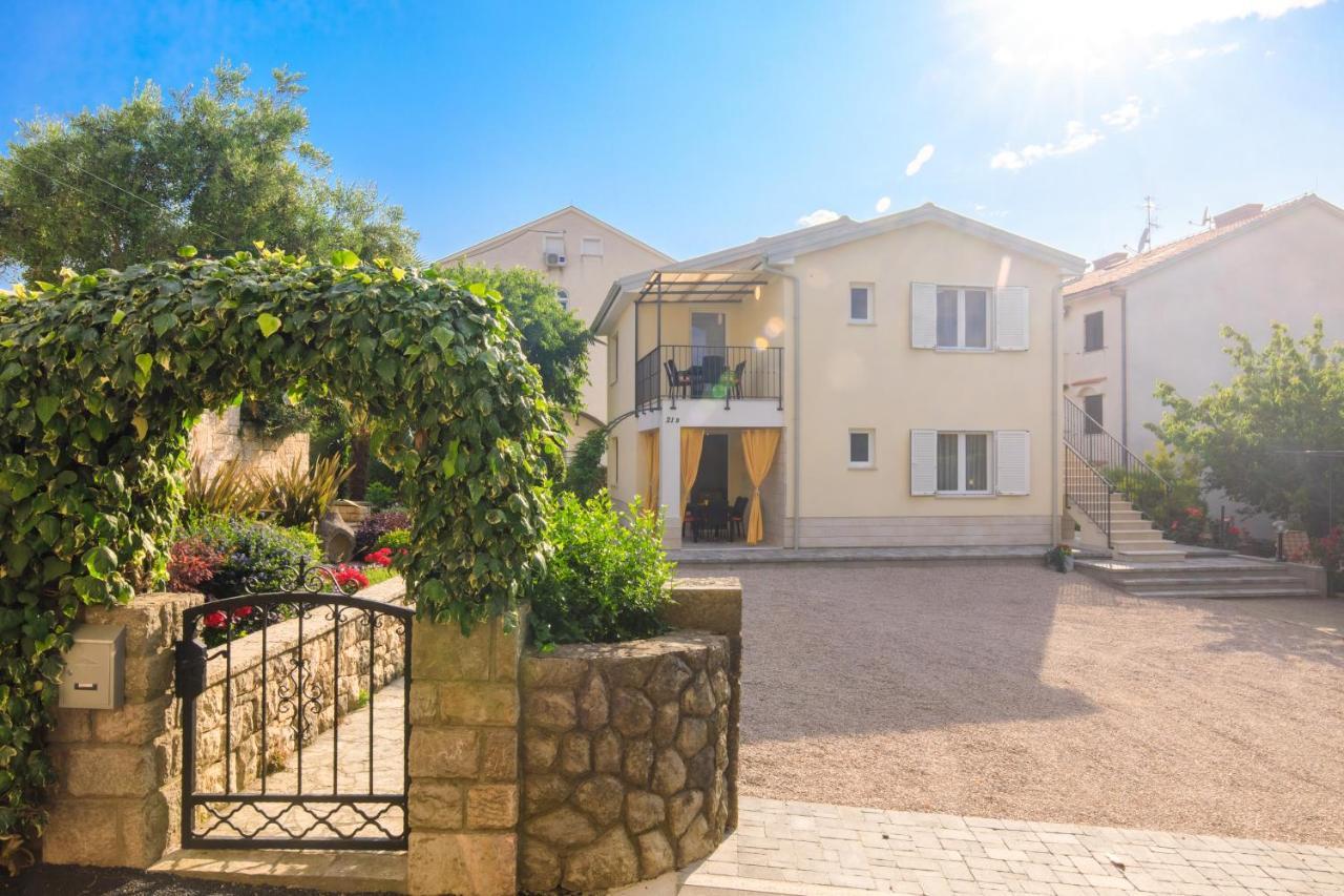 Apartman Ivona U Prizemlju Малинска Экстерьер фото