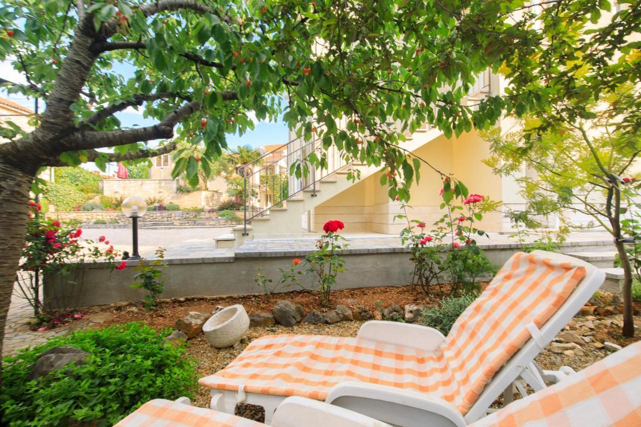 Apartman Ivona U Prizemlju Малинска Экстерьер фото