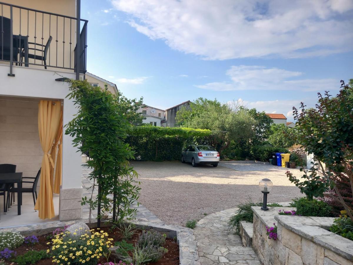 Apartman Ivona U Prizemlju Малинска Экстерьер фото
