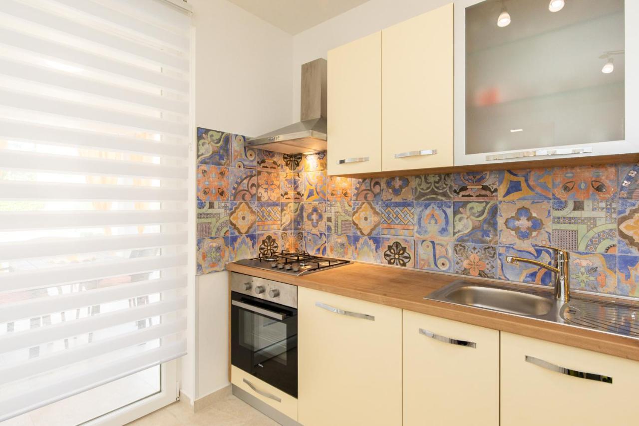Apartman Ivona U Prizemlju Малинска Экстерьер фото